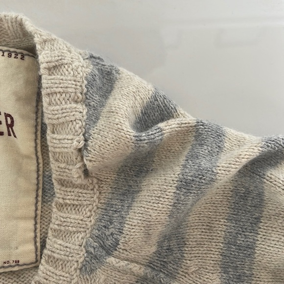 Hollister sweater 3/4 sleeve - Picture 6 of 6